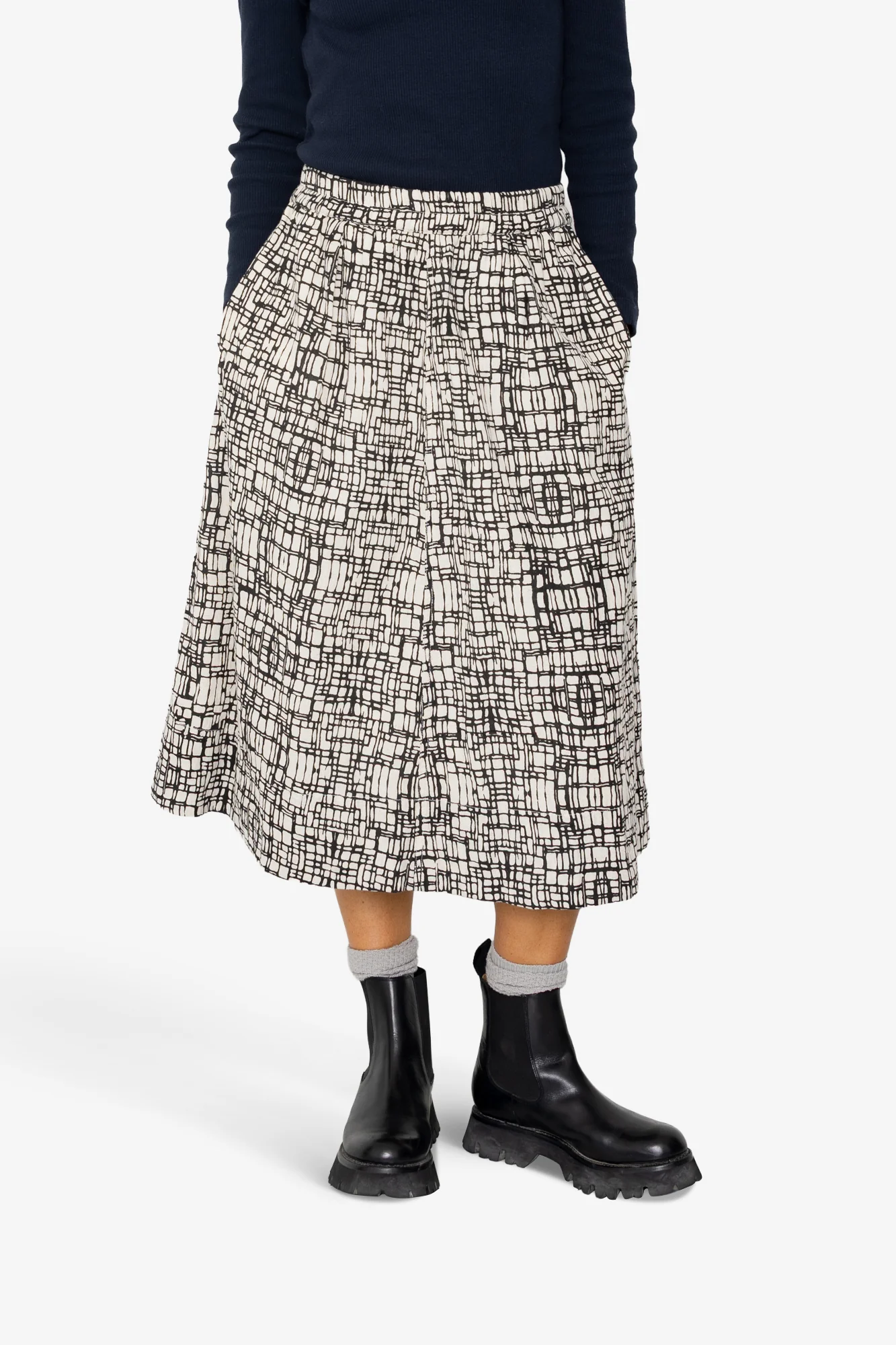 Full Seam Skirt - Black Ecru Maze Print - Image 6